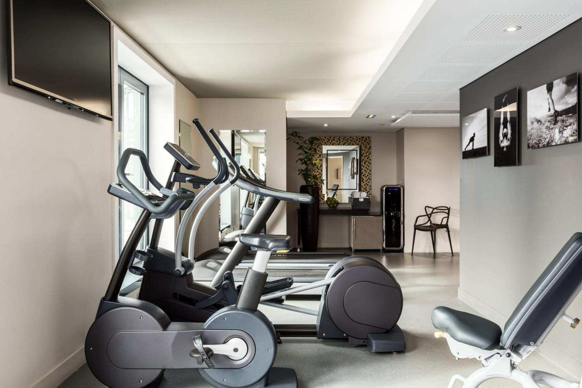 Ac Hotel Paris Porte Maillot By Marriott Exterior photo